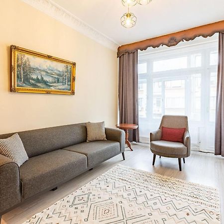 Charming Apartment Surrounded By Vibrant Attractions In Kadikoy อิสตันบูล ภายนอก รูปภาพ