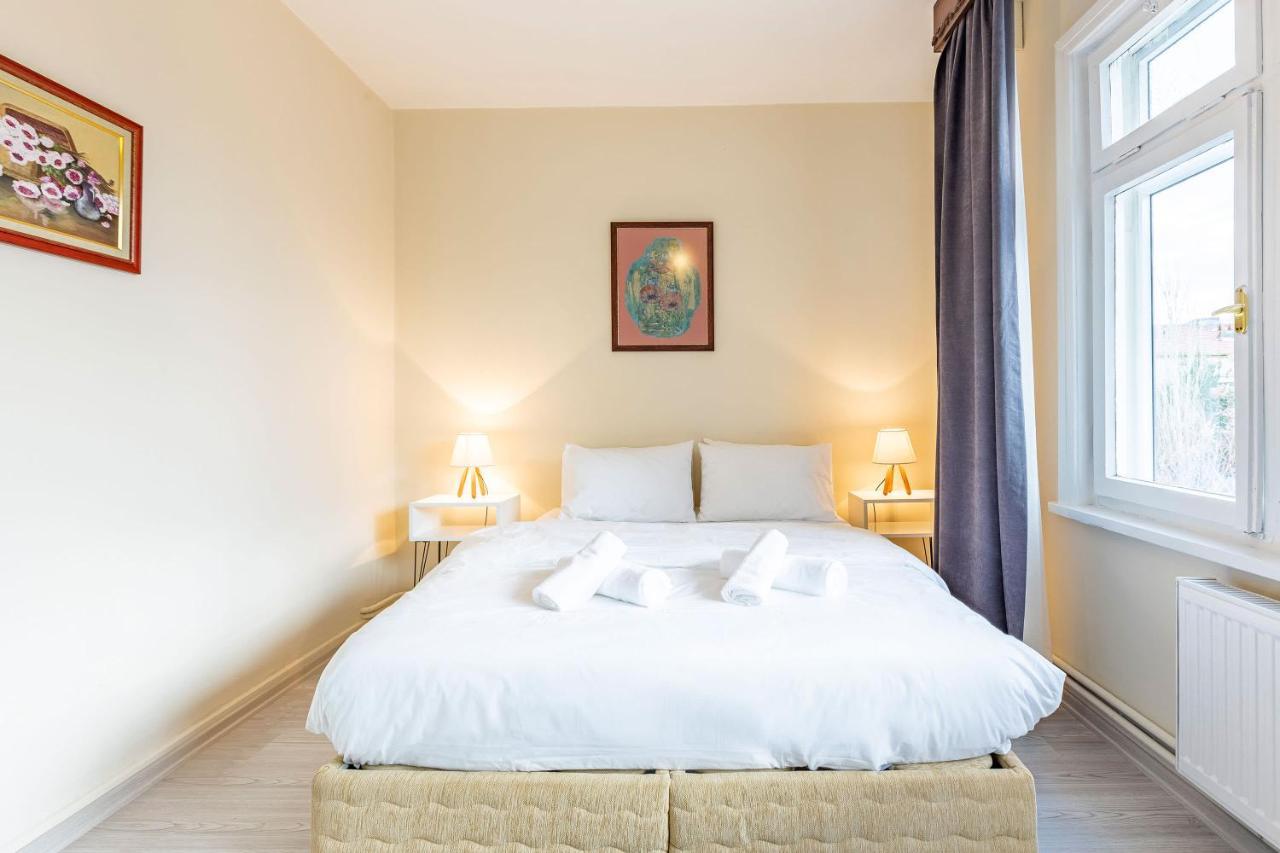 Charming Apartment Surrounded By Vibrant Attractions In Kadikoy อิสตันบูล ภายนอก รูปภาพ
