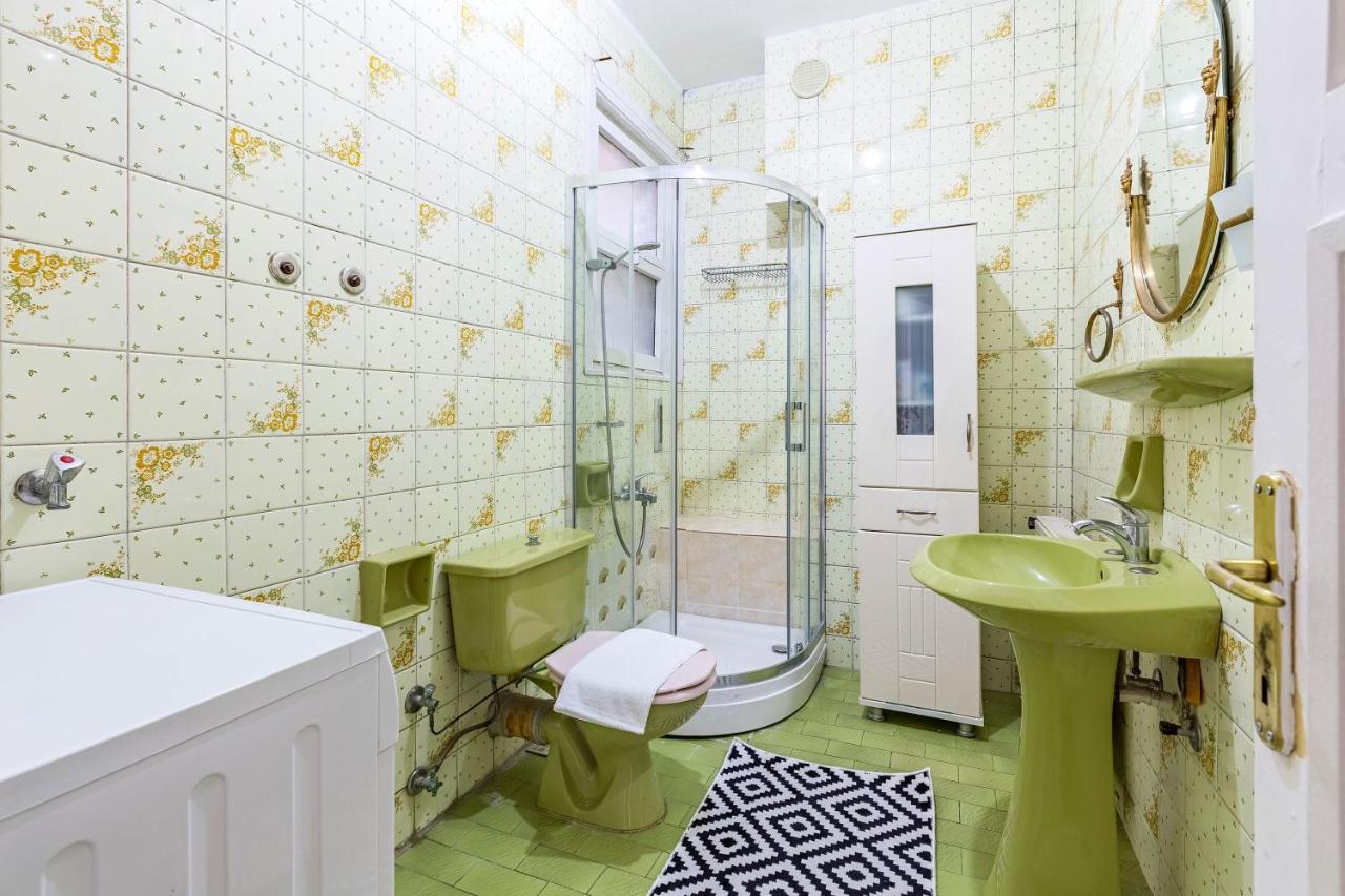 Charming Apartment Surrounded By Vibrant Attractions In Kadikoy อิสตันบูล ภายนอก รูปภาพ